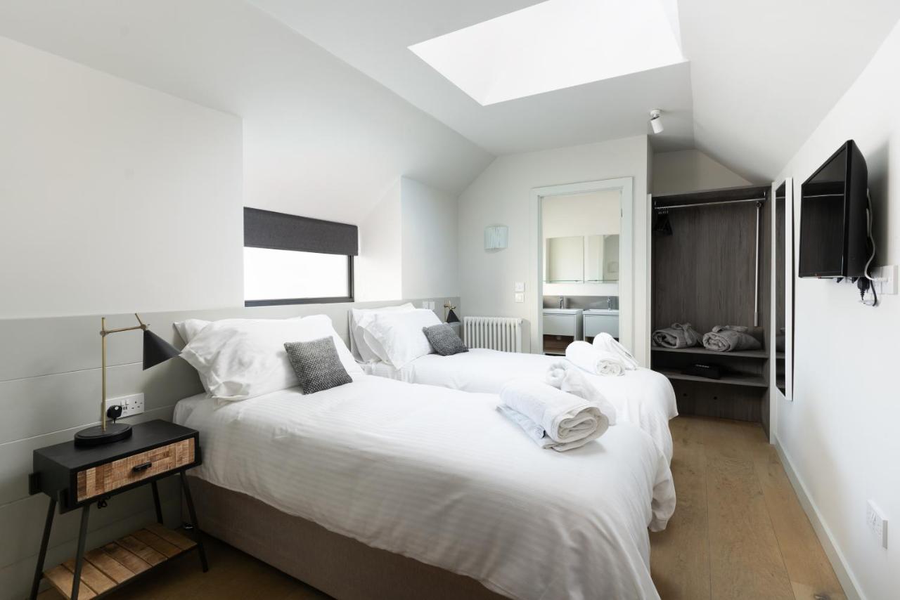 Hotel The Roost On Rock Road Barry Esterno foto