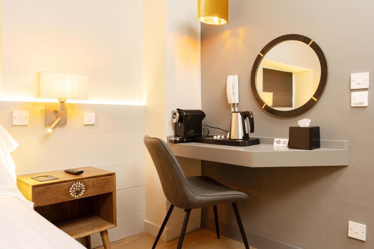 Hotel The Roost On Rock Road Barry Esterno foto