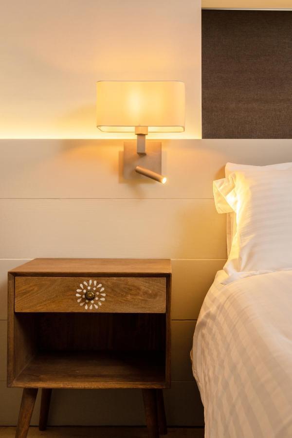 Hotel The Roost On Rock Road Barry Esterno foto
